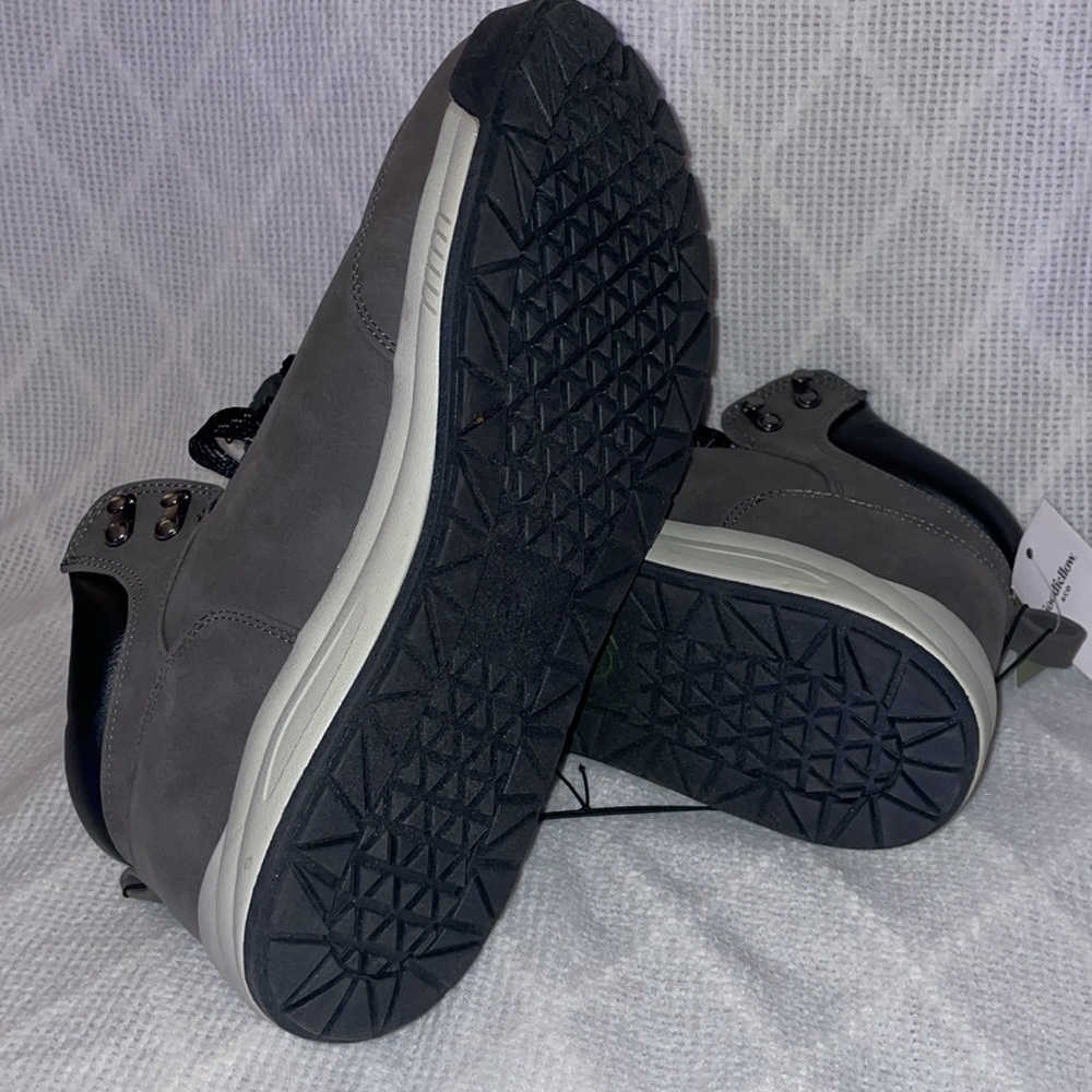 NWT Men's Size 10.5 Gray High-Top Sneakers. - Picture 6 of 7